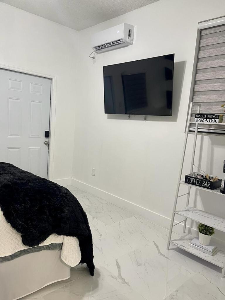 Cozy Studio, Prime Location, Remodeled, 1 Parking เวสต์ปาล์มบีช ภายนอก รูปภาพ